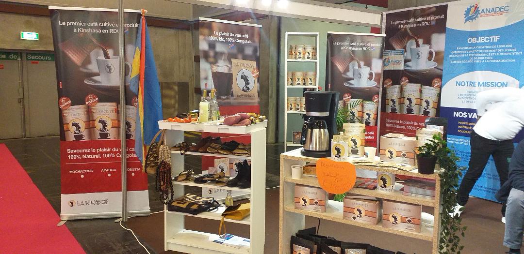 Echantillons de légumes et produits transformés (café ,vin de palme et articles e l'artisanat) sur le stand de la RDC@AAFC