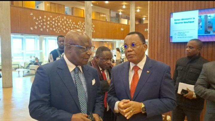 Jean-Claude Gakosso, ministre de Affaires étrangères, de la Francophonie et des Congolais de l'étranger, Henri Ossebi, ambassaeur du Congo à l'Unesco et le ministre Rigobert Maboundou, de la Recherche scientifique et de l'Innovation le 6 octobre à l'Unesco avant le vote@MAE/Congo