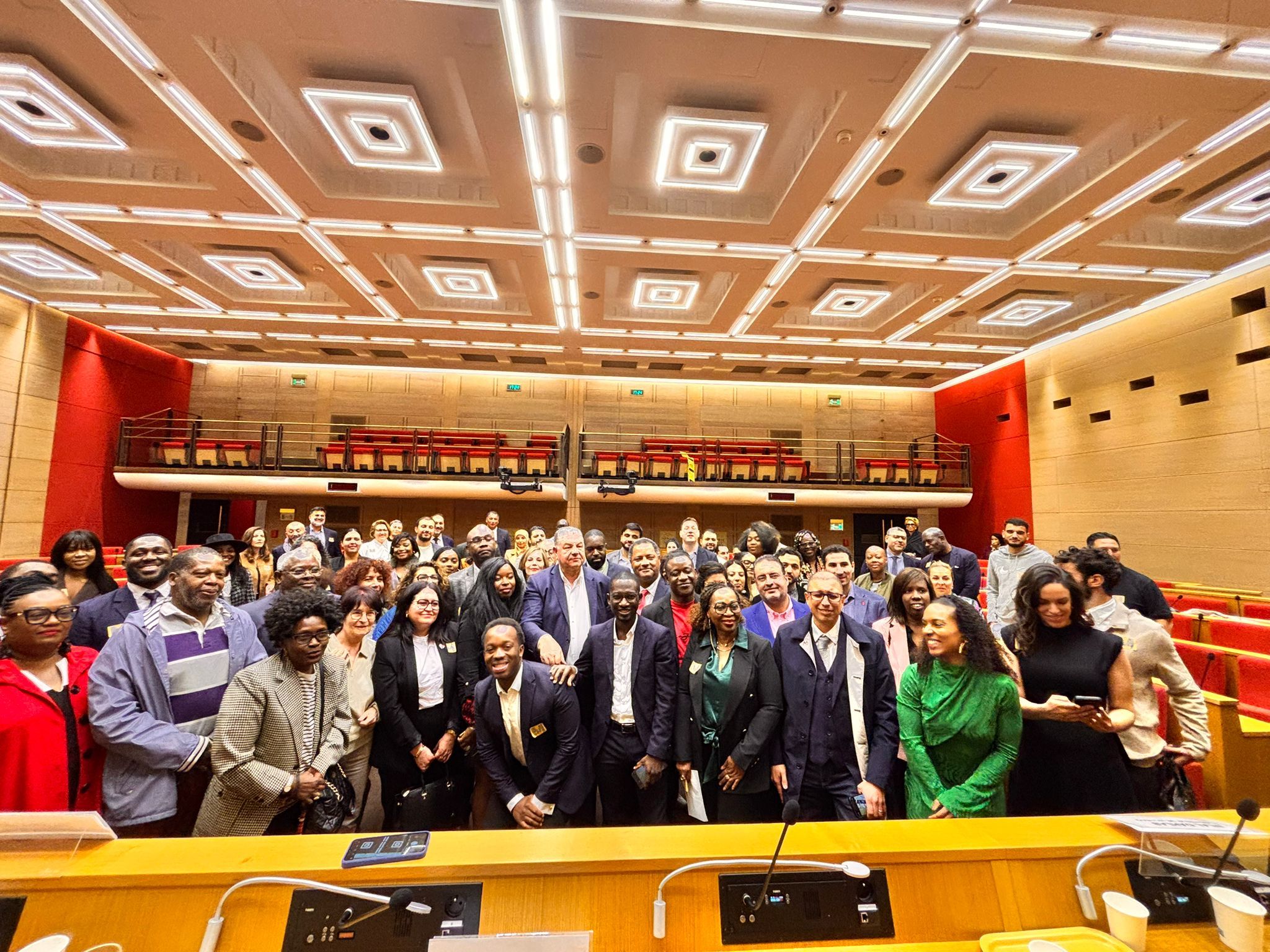 Photo de famille à la fin de la ocnférence@Akli Mallouli
