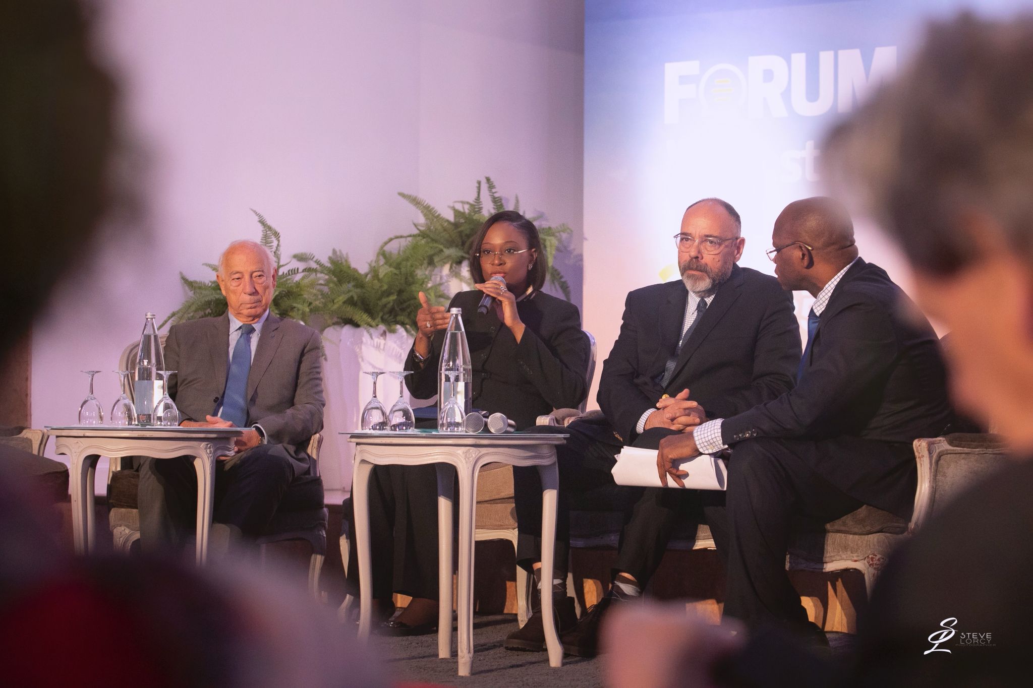 Les participants (dont Rachel Pungu Luamba et Etienne Giros, présient du CIAN)à la table ronde sur les opportunités d'investisseemnts en RDC au forum d'affaires Invest in DRC devant les investisseurs français@anapi