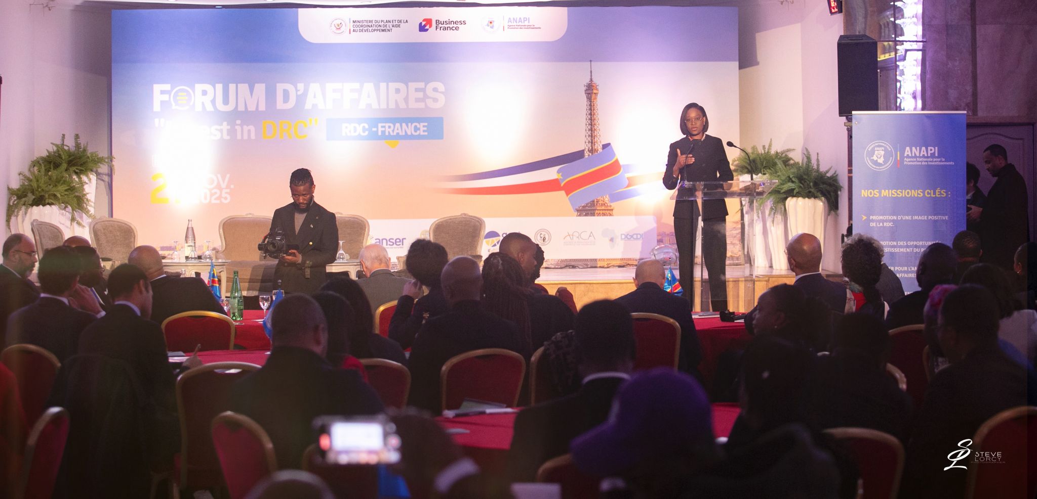 Rachel Pungi Luamba présente les missions de l'ANAPI devant la diapora congolaise pendant le forum d'affaires Invest in DRC@anapi