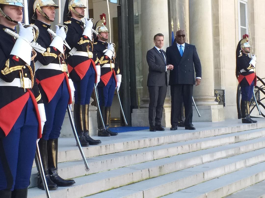 Emmanuel Macron, président de la République française revevant le 25 février au Palais de l’Élysée, son homologue congolais, Félix Tshisekedi, président de la République démocratique du Congo@AAFC