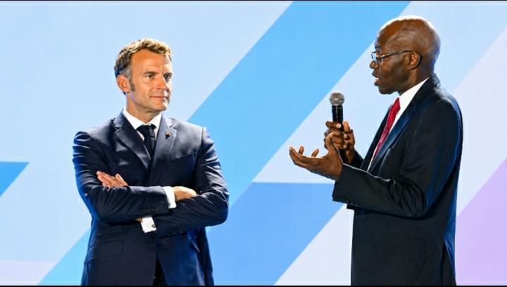 Souleymane Bachir Diagne posant sa question à Emmanuel Macron@AAFC - capture