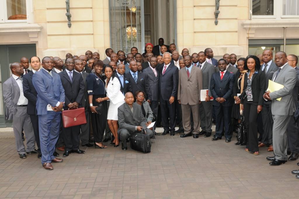 Les participants au dîner des cadres organisé à l'invitation de l'ambassadeur Henri Lopes.@ Bedel Bango