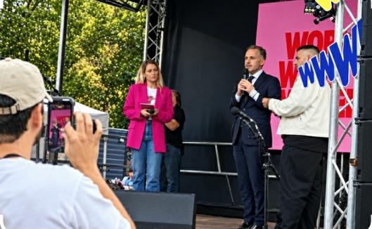 Le maire de Paris, Emmanuel Grégoire, délivrant son message de soutien@WwW!